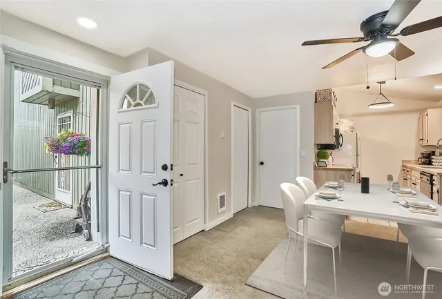 $372,500 | 10822 Southeast 260th Street, Unit 2 B1, Kent, WA 98030