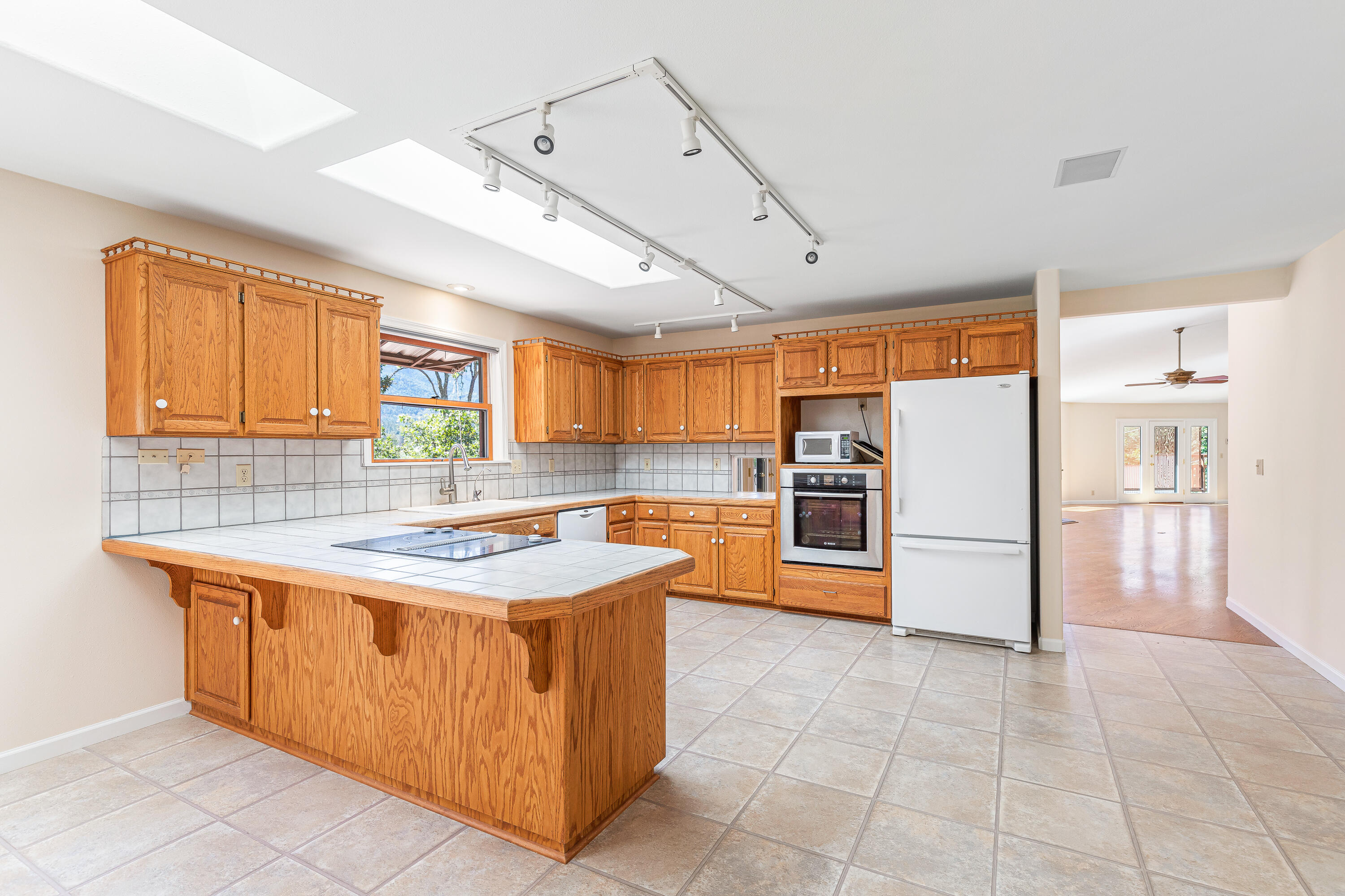 9552 North Applegate Road Grants Pass, OR 97527 - Photo 21 of 32 9R9A7311