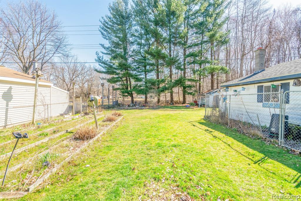 22293 Bohn Road Belleville, MI 48111 - Photo 14 of 20