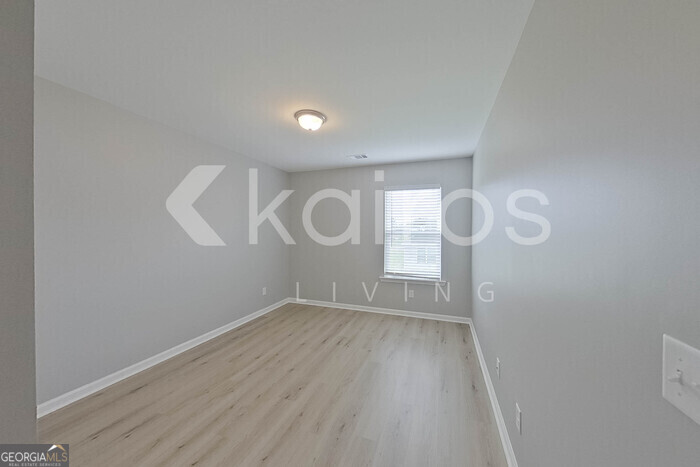 105 Colonial Way Springfield, GA 31329 - Photo 18 of 30 a view of a room with wooden floor and white walls