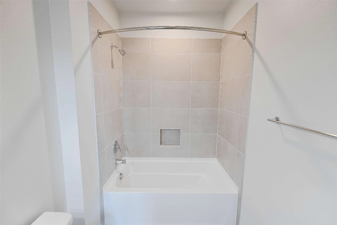 4800 Steiner Ranch Boulevard, Unit 22204 Austin, TX 78732 - Photo 10 of 22 Up to 8 weeks free rent plus reduced deposits!