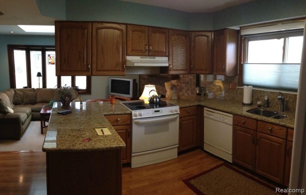 20463 Coachwood Road Riverview, MI 48193 - Photo 14 of 44 IMG_0008.jpg
