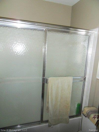 76 Stratford Lane, Unit 17 Rochester, MI 48309 - Photo 13 of 21 Tiled master shower