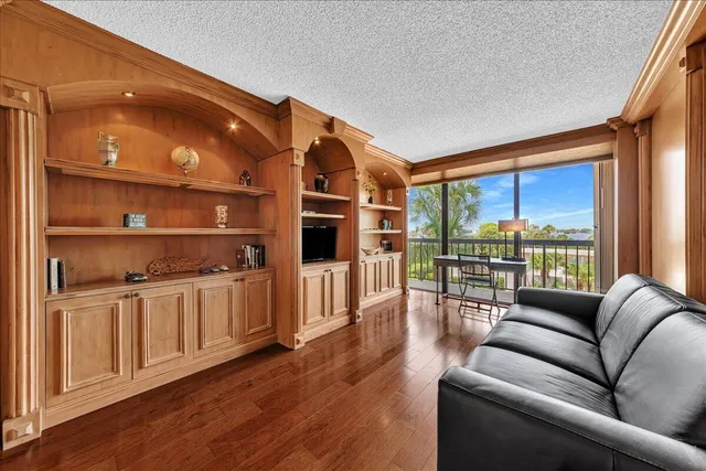 $1,500,000 | 3390 South Ocean Boulevard, Unit 201, Palm Beach, FL 33480