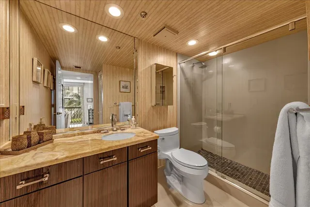 $1,500,000 | 3390 South Ocean Boulevard, Unit 201, Palm Beach, FL 33480