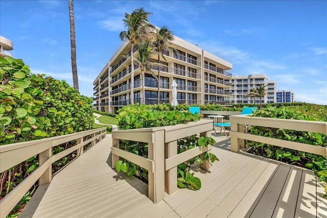 $1,500,000 | 3390 South Ocean Boulevard, Unit 201, Palm Beach, FL 33480