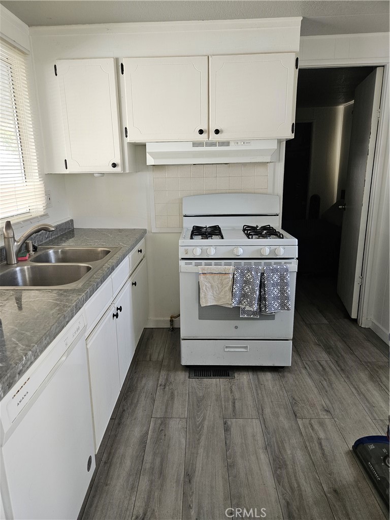 3825 Valley Boulevard, Unit 25 Walnut, CA 91789 - Photo 5 of 13 a kitchen with a stove a sink and a refrigerator