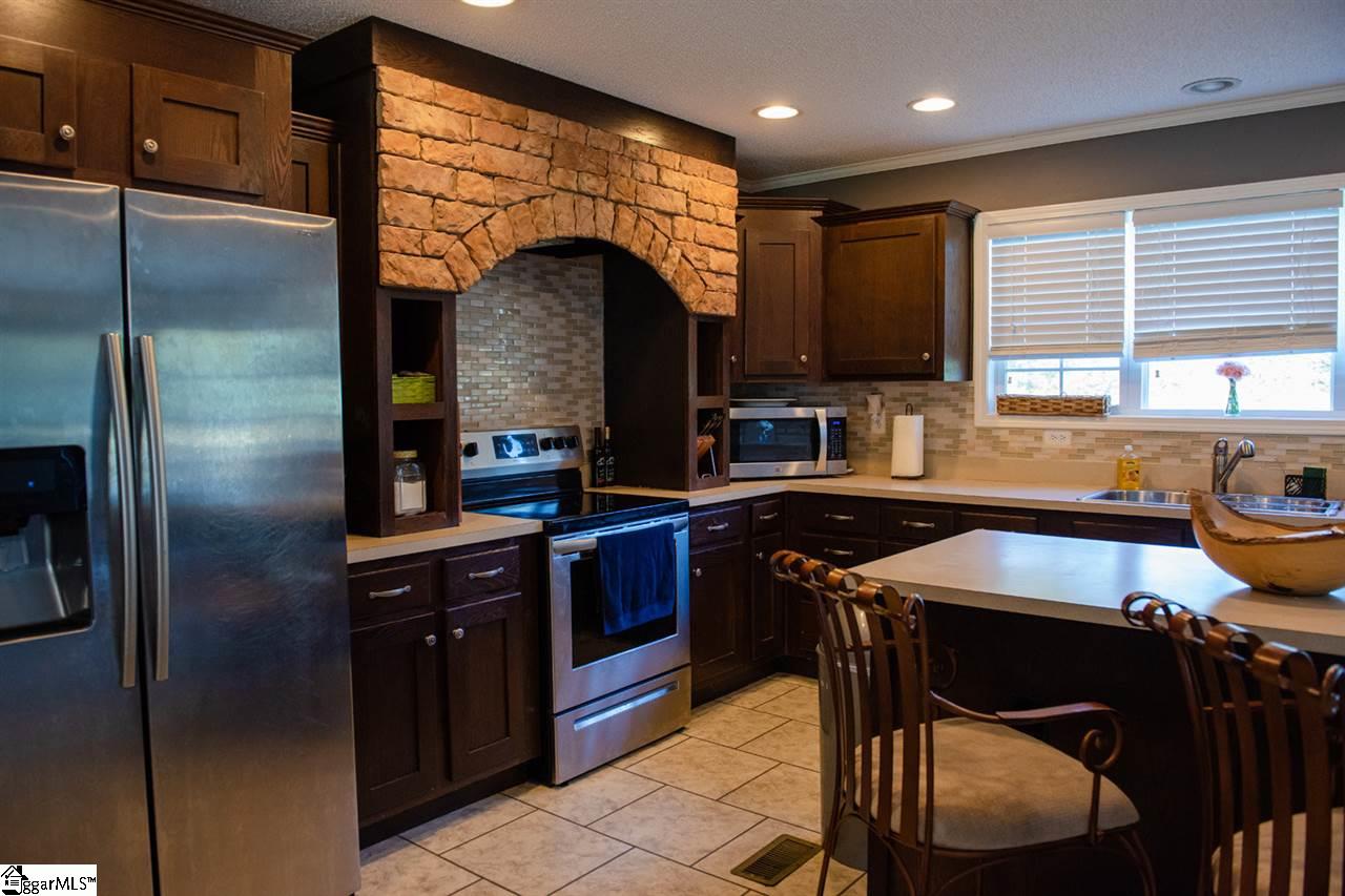 157 Lesley Road Pelzer, SC 29669 - Photo 10 of 23