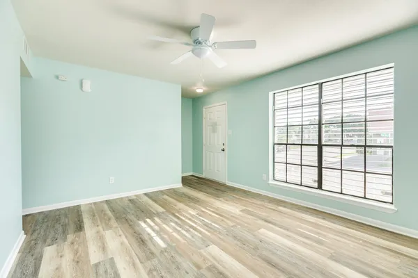$1,800 | 711 7th Street, Unit 3, Galveston, TX 77550