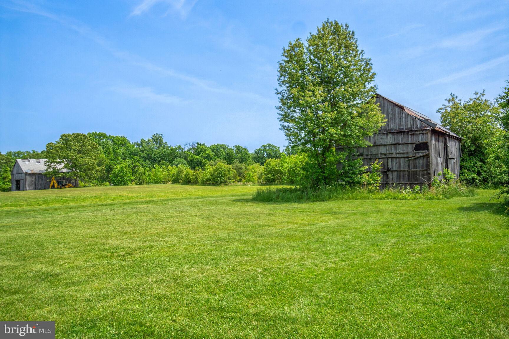 10112 Brandywine Road Clinton, MD 20735 - Photo 4 of 25 Large barn on nearly an acre inclusive of home.