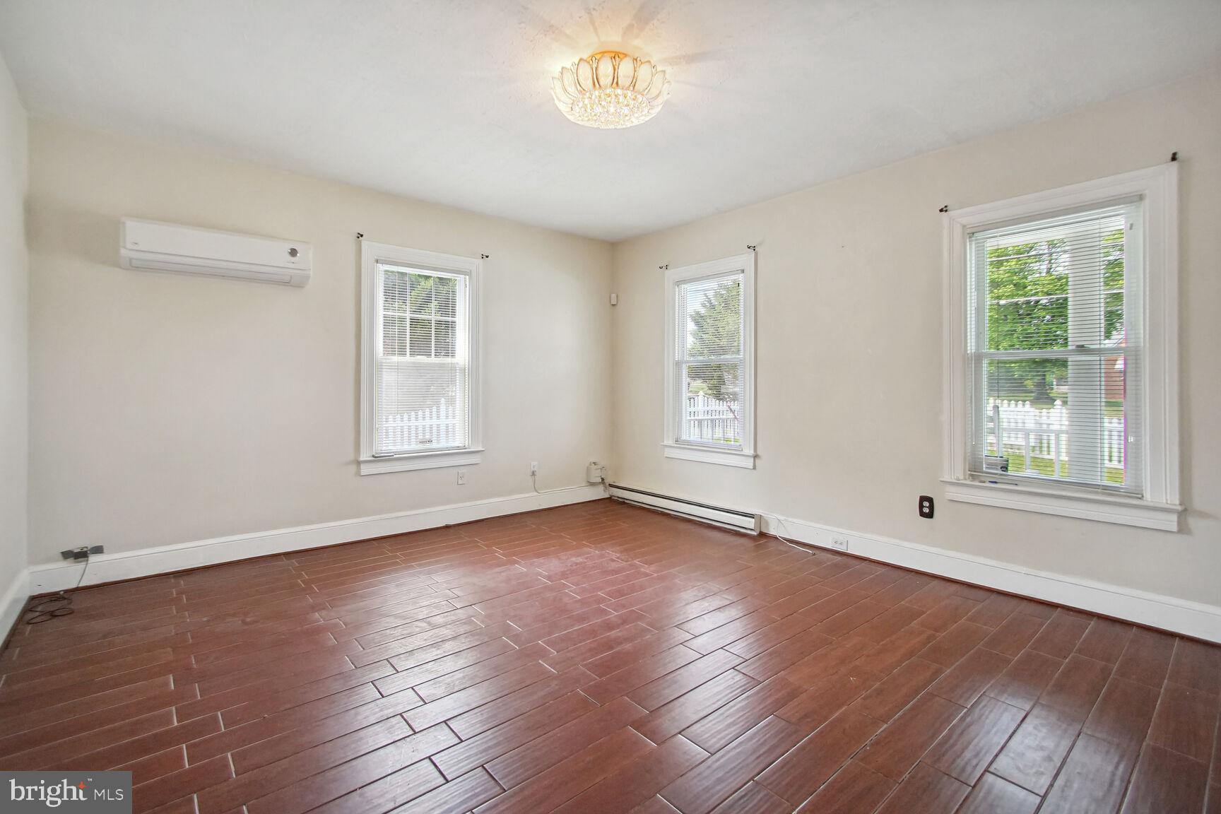 10112 Brandywine Road Clinton, MD 20735 - Photo 6 of 25 Living room.