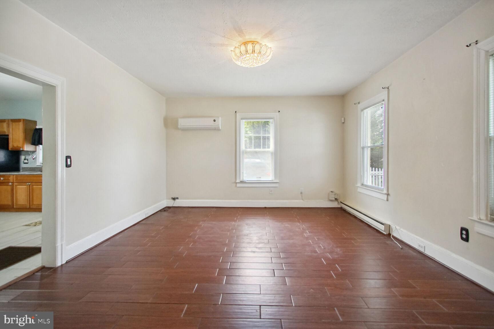 10112 Brandywine Road Clinton, MD 20735 - Photo 7 of 25 Living room.