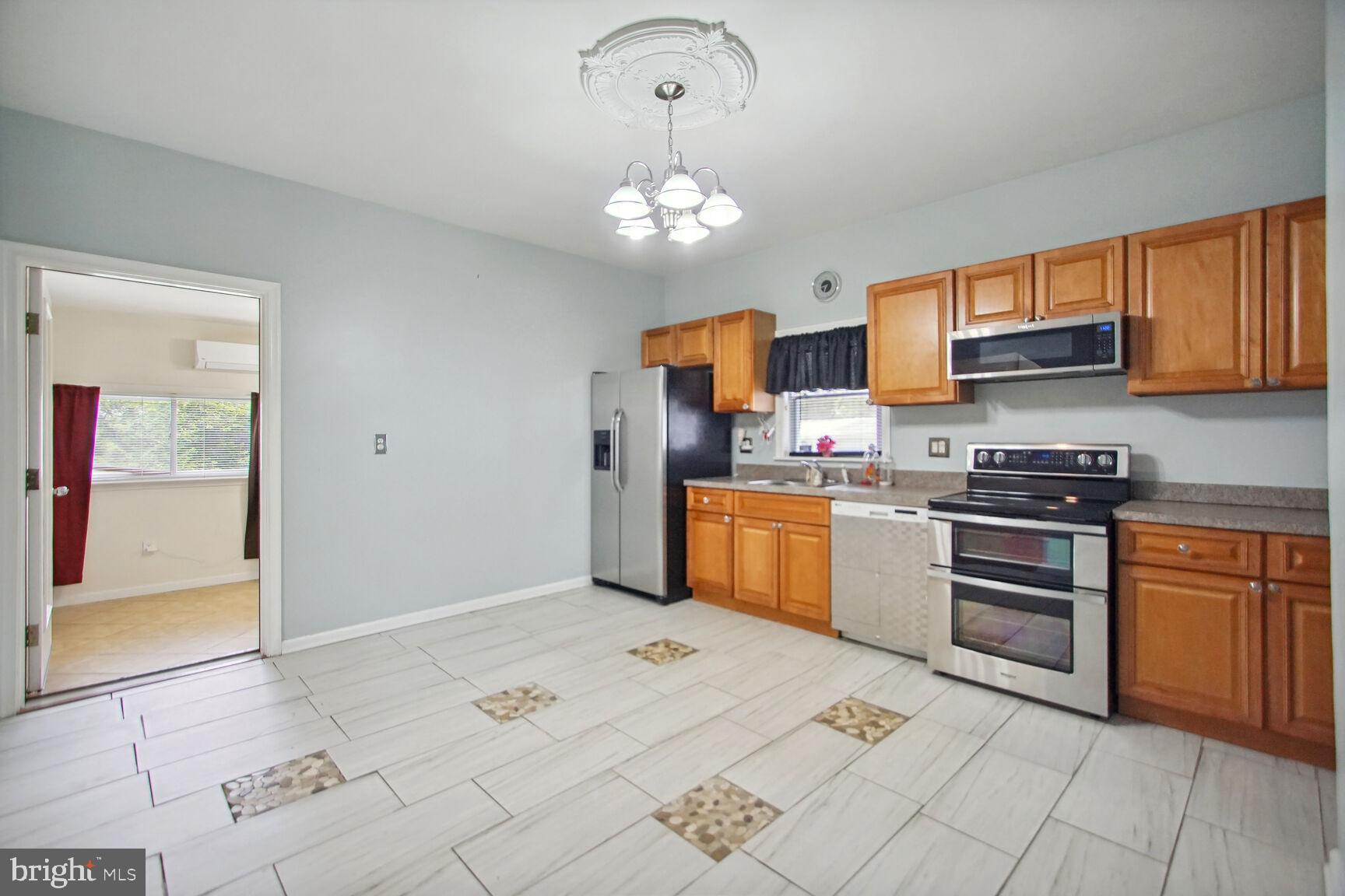 10112 Brandywine Road Clinton, MD 20735 - Photo 9 of 25 Kitchen.