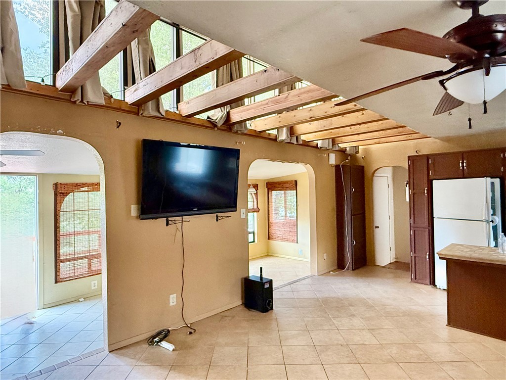 4001 Duffy Road Kingman, AZ 86401 - Photo 5 of 11 Living Room