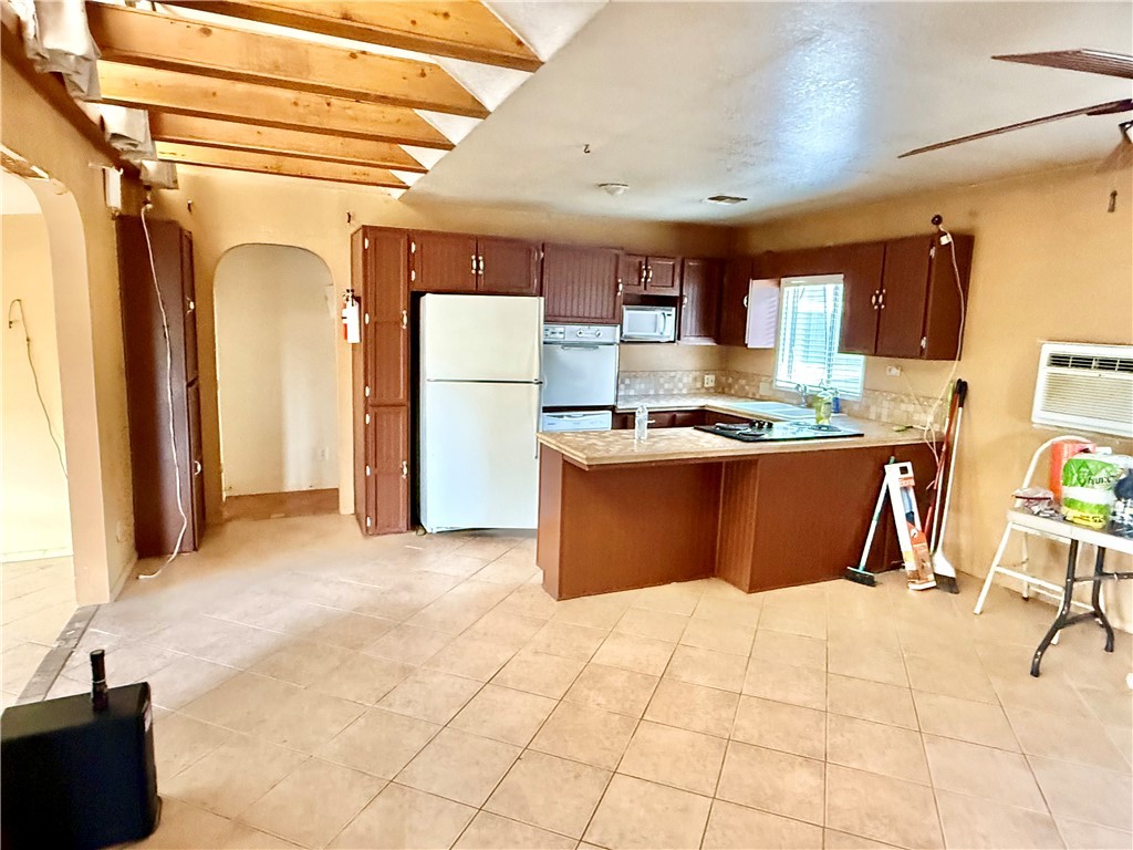 4001 Duffy Road Kingman, AZ 86401 - Photo 7 of 11 Kitchen