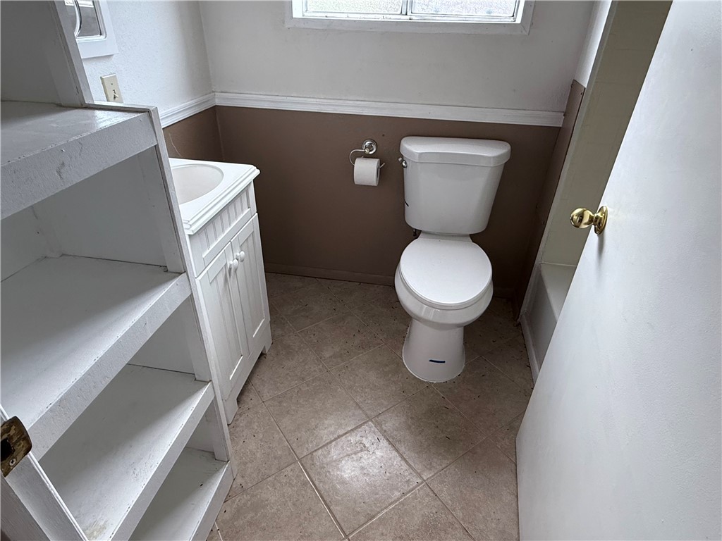 4001 Duffy Road Kingman, AZ 86401 - Photo 10 of 11 Bathroom
