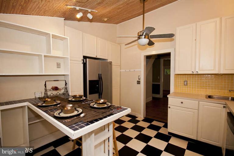 6015 Pinehurst Road Baltimore, MD 21212 - Photo 11 of 25 Kitchen