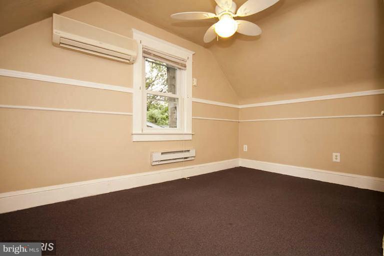 6015 Pinehurst Road Baltimore, MD 21212 - Photo 16 of 25 Bedroom