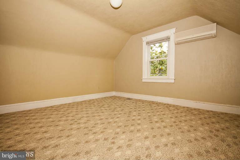 6015 Pinehurst Road Baltimore, MD 21212 - Photo 18 of 25 Bedroom
