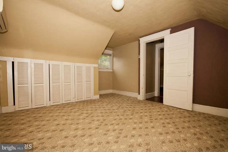 6015 Pinehurst Road Baltimore, MD 21212 - Photo 19 of 25 Bedroom
