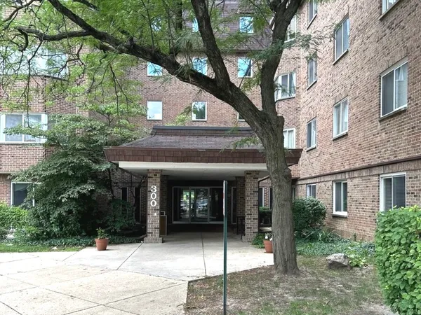 $179,000 | 300 Roselle Road, Unit 419, Schaumburg, IL 60193