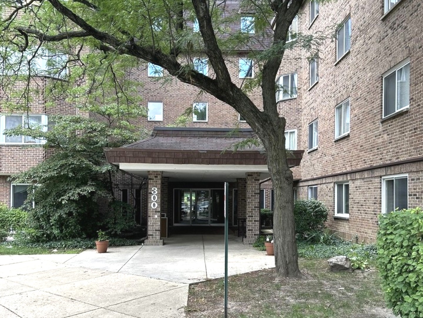300 Roselle Road, Unit 419 Schaumburg, IL 60193 - Photo 1 of 11
