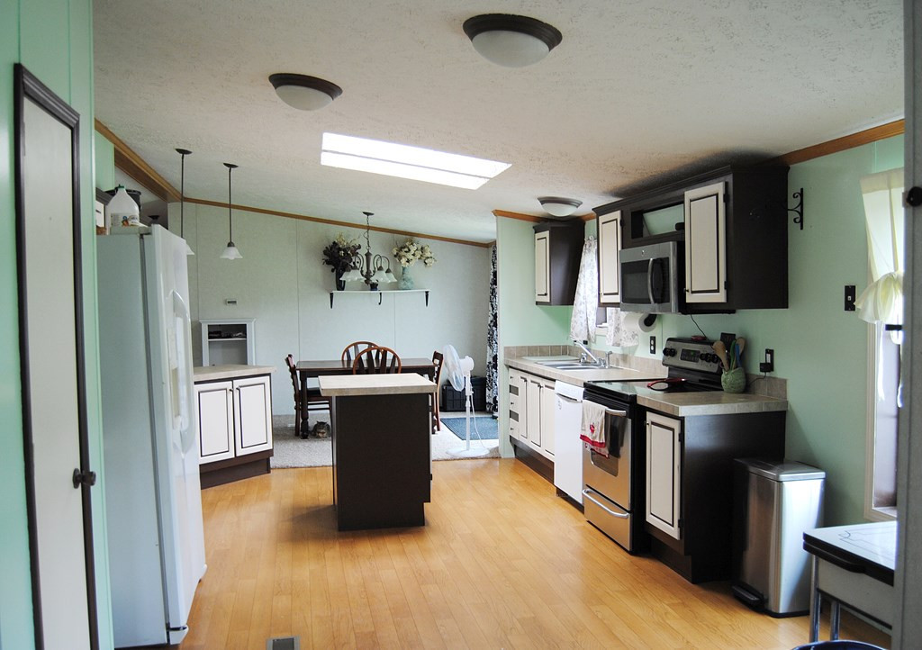 317 Moffitt Road Plattsburgh, NY 12901 - Photo 4 of 20 Gallery Image 4