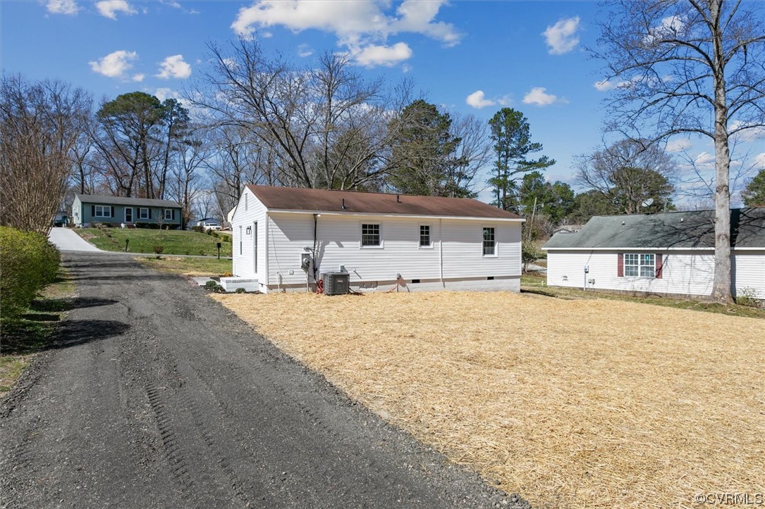 206 Mildred Drive Williamsburg, VA 23188 - Photo 26 of 34 a front view of a house with a yard and garage