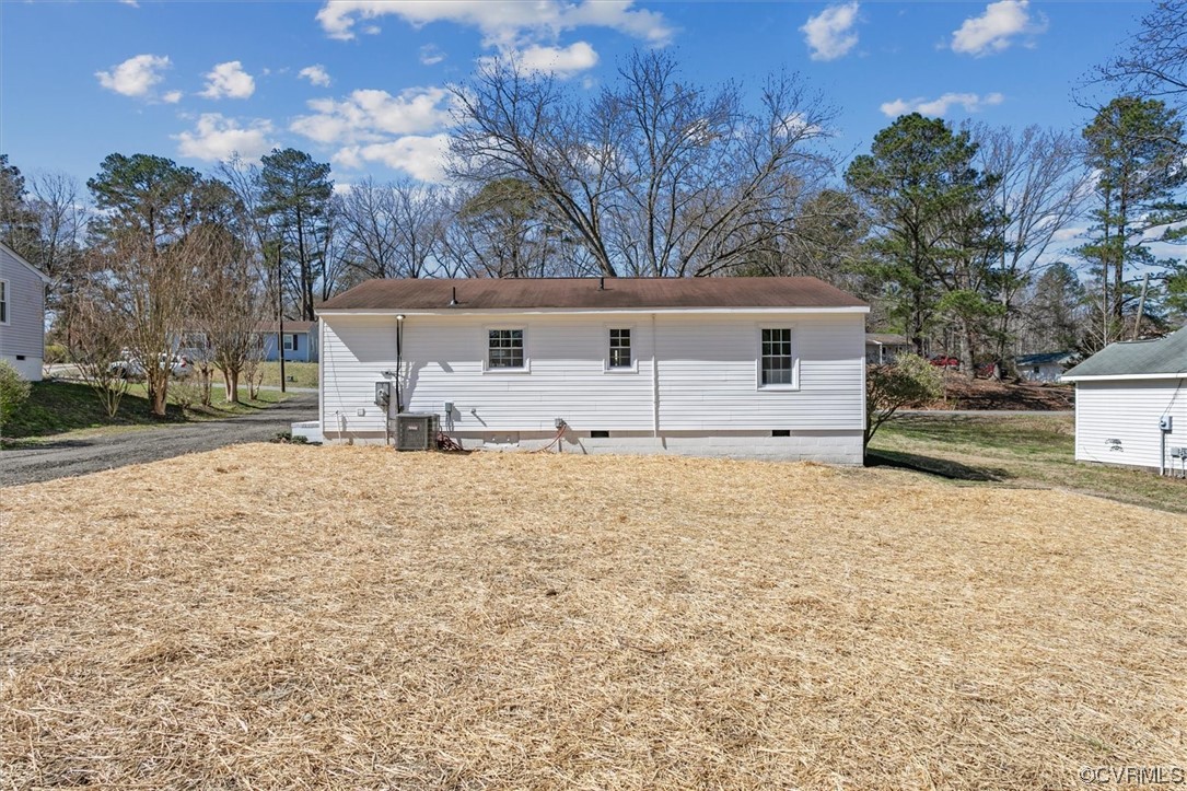 206 Mildred Drive Williamsburg, VA 23188 - Photo 27 of 34 a backyard of a house with table and chairs