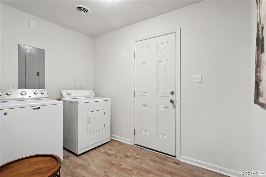 206 Mildred Drive Williamsburg, VA 23188 - Photo 6 of 34 a utility room with dryer and washer