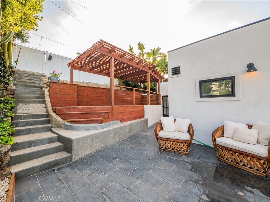 1058-1060 West 6th St  