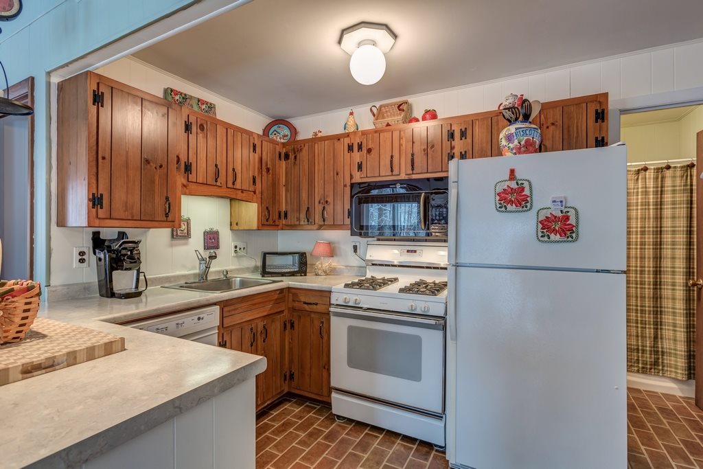 106 Fernwood Road Stoddard, NH 03464 - Photo 12 of 40