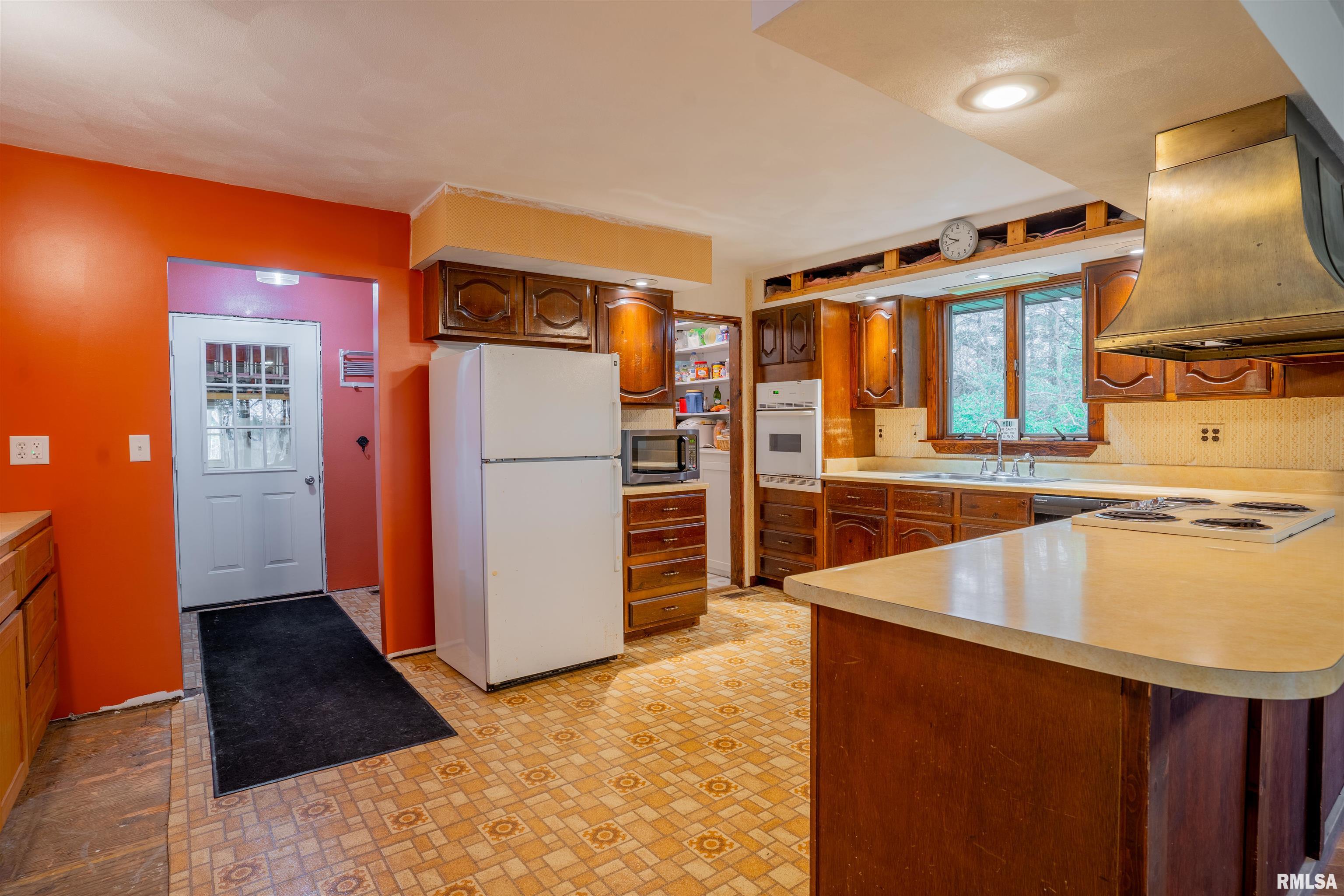 802 Partridge Point Road Metamora, IL 61548 - Photo 3 of 37 Gallery Image 3
