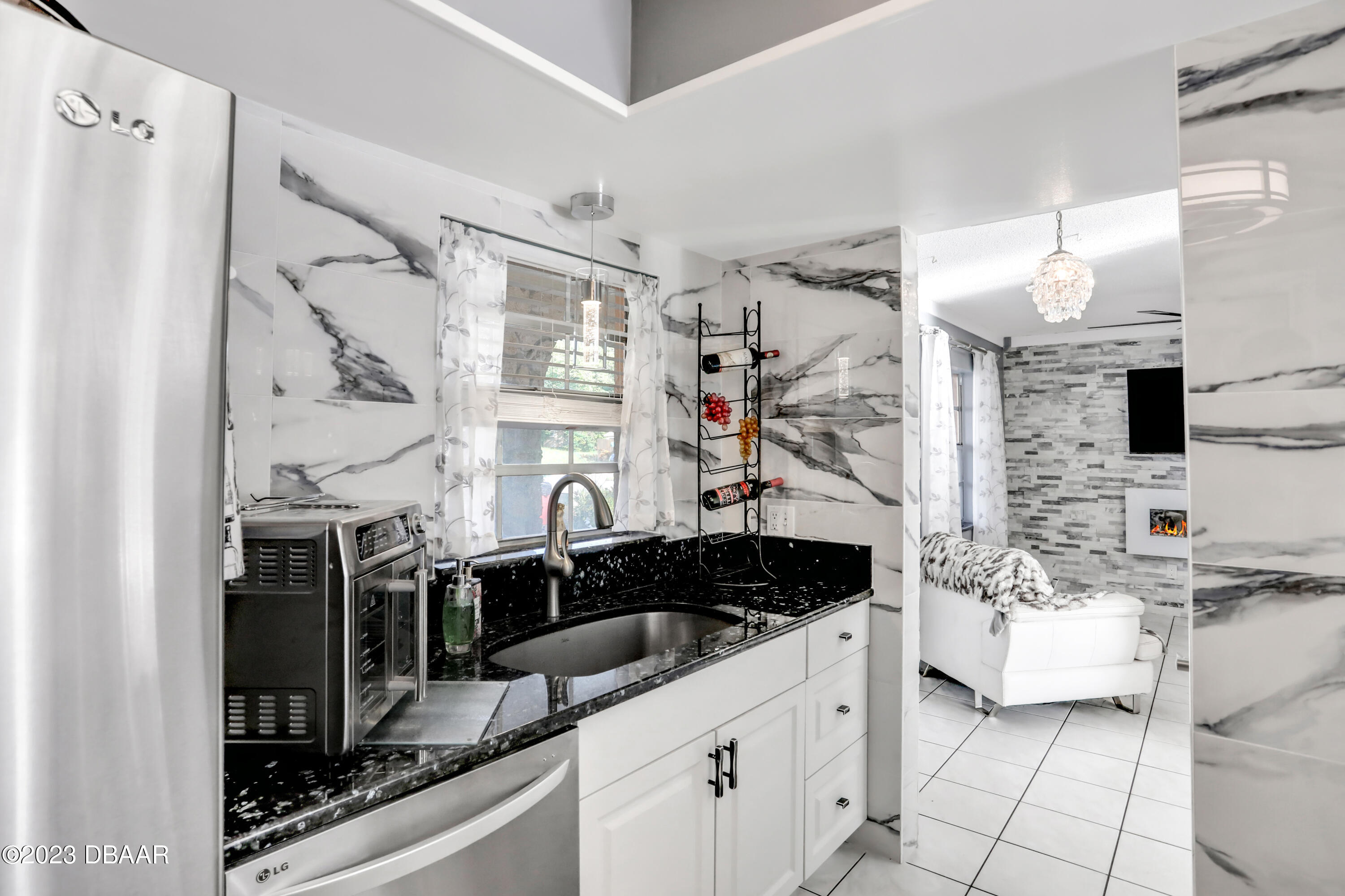 112 Luna Circle Ormond Beach, FL 32174 - Photo 9 of 49 7O0A7249