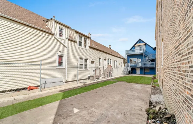 a view of a back yard of the house