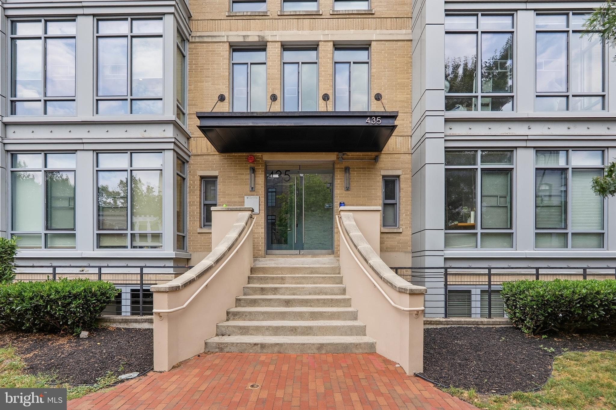 435 R Street Northwest, Unit 404 Washington, DC 20001 - Photo 2 of 36