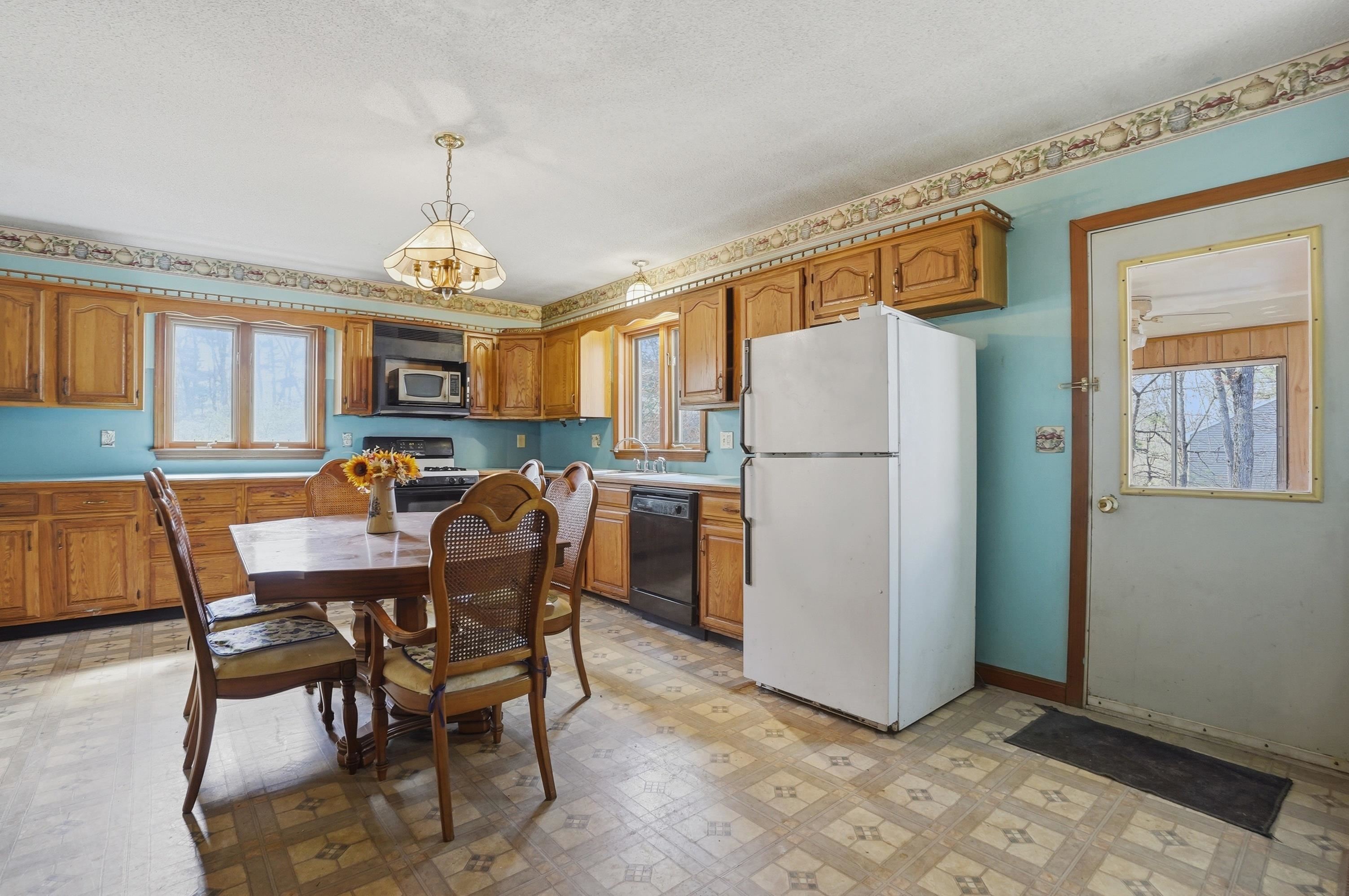 63 Kienia Road, Unit B Hudson, NH 03051 - Photo 10 of 39