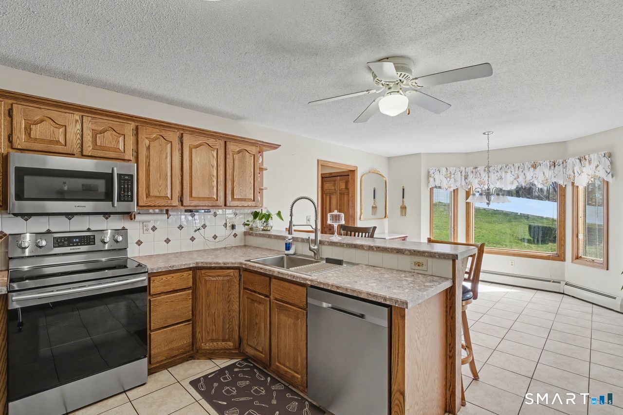13 Fitzmaurice Circle Windsor, CT 06095 - Photo 13 of 40