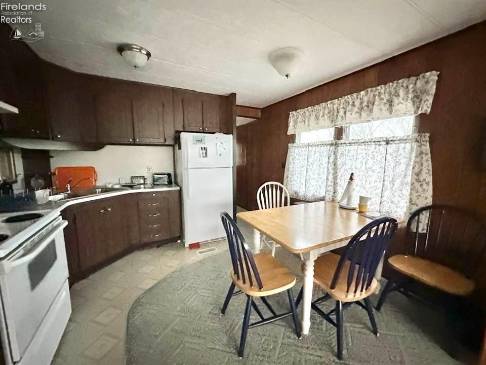 3575 Northeast Catawba Road, Unit 40 Port Clinton, OH 43452 - Photo 7 of 14 Gallery Image 7