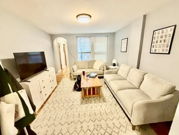 $5,200 | 109 Salem Street, Unit 2, Boston, MA 02113
