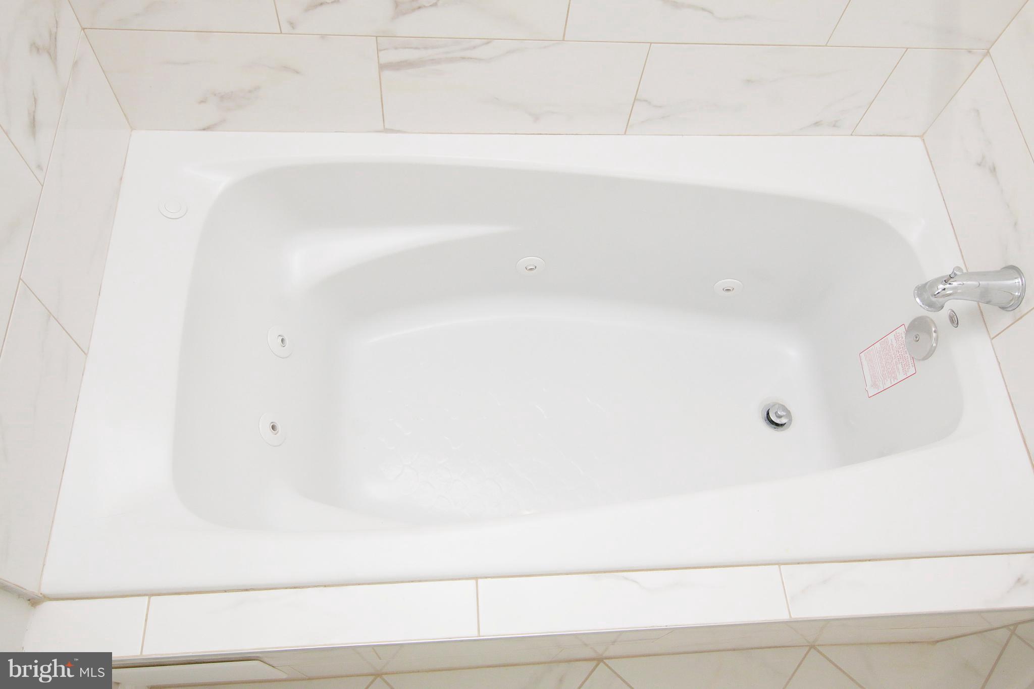 1220 Ramblewood Road Baltimore, MD 21239 - Photo 21 of 30 Jetted tub