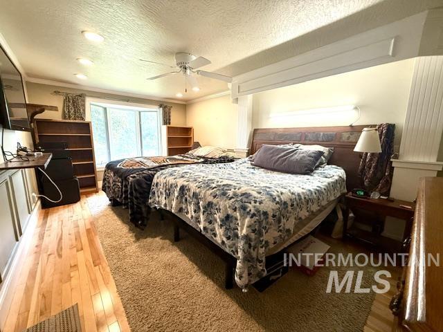 1549 Cove Road Weiser, ID 83672 - Photo 17 of 38 Spacious room featuring a large bay window, recessed lighting, and a ceiling fan