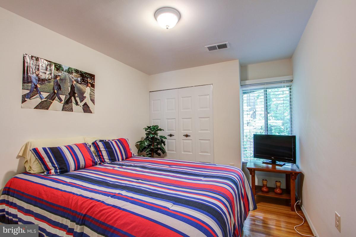 10827 Deborah Drive Potomac, MD 20854 - Photo 25 of 30 Bedroom