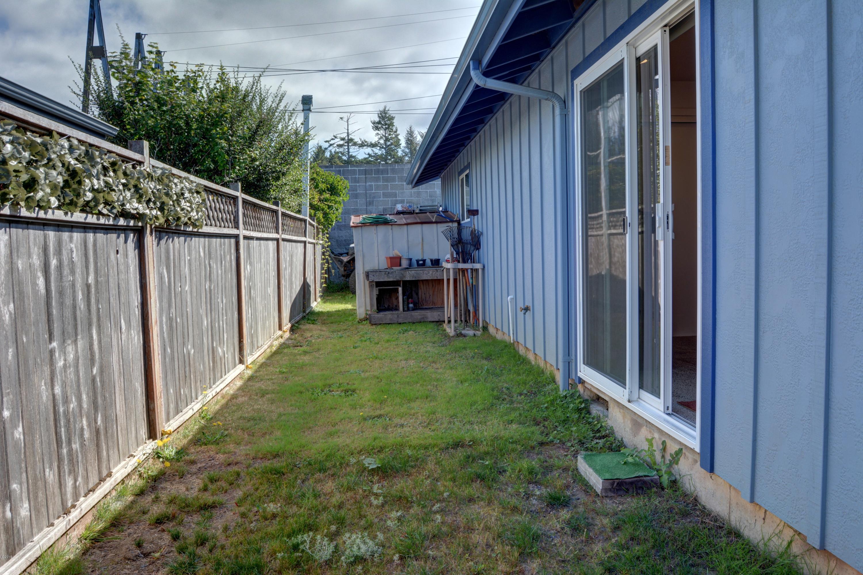 707 Northeast 7th Street Newport, OR 97365 - Photo 18 of 19 Backyard