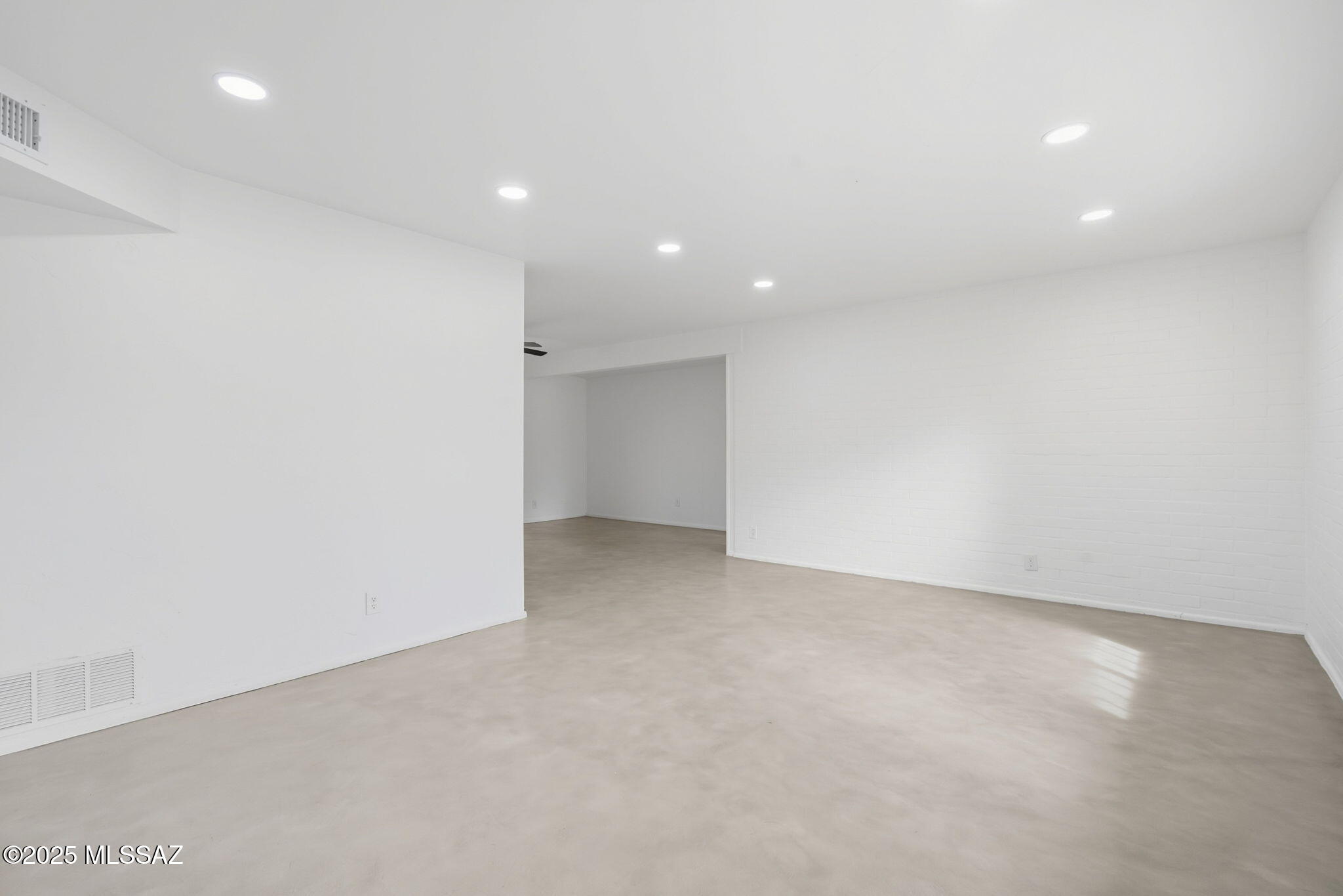 1862 West Camelot Road Tucson, AZ 85713 - Photo 7 of 31 Gallery Image 7