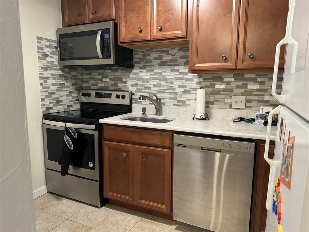 20 Erick Road, Unit 7 Mansfield, MA 02048 - Photo 4 of 12 Gallery Image 4
