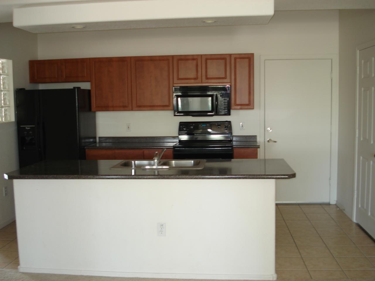 909 East Camelback Road, Unit 1111 Phoenix, AZ 85014 - Photo 4 of 10 Kitchen
