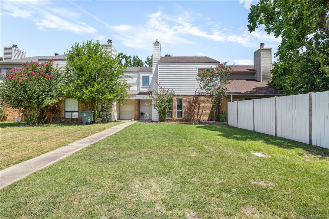 910 Navidad Street Bryan, TX 77801 - Photo 2 of 22