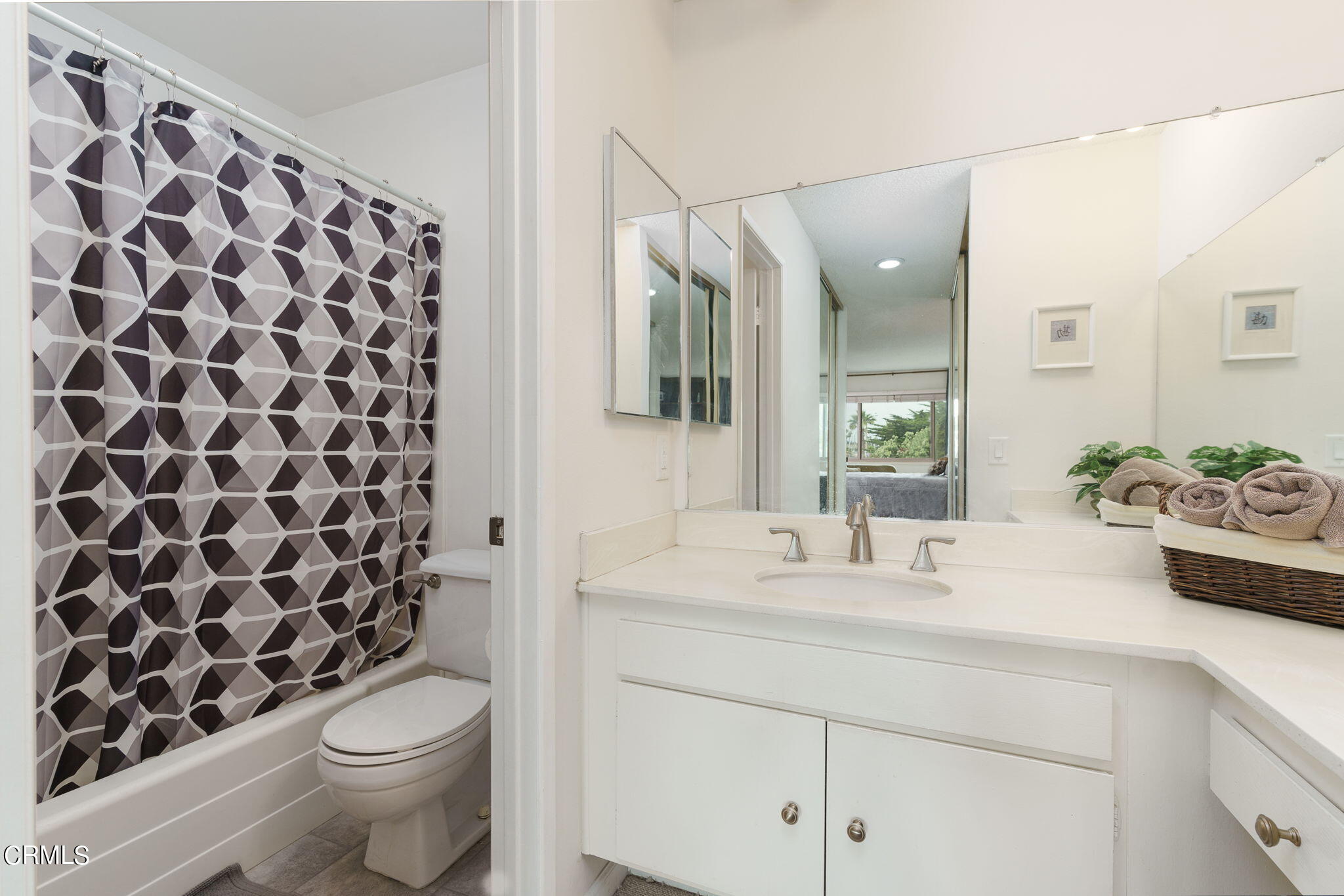 3225 Harbor Boulevard Oxnard, CA 93035 - Photo 16 of 34 a bathroom with a sink and a mirror