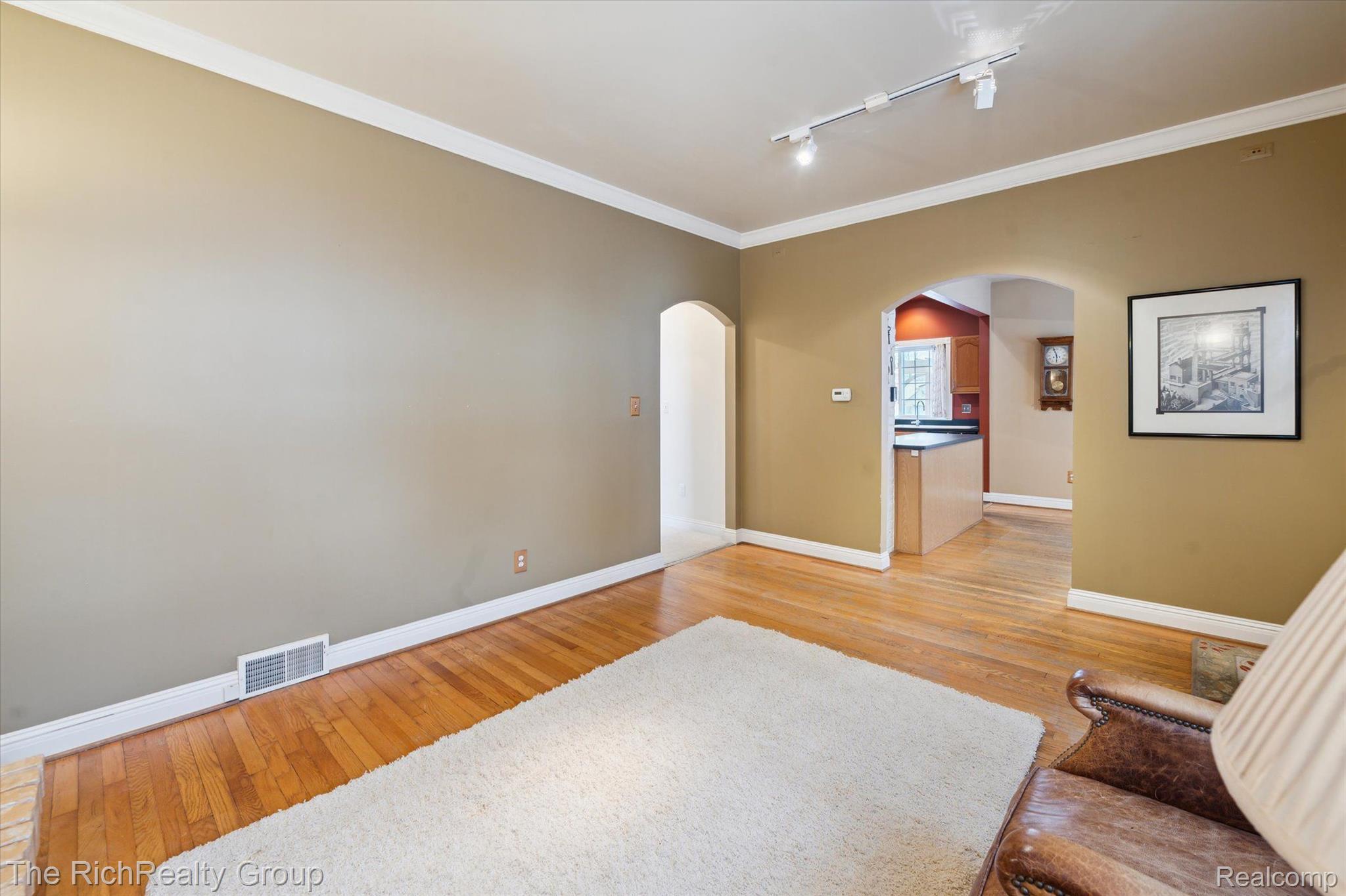 22496 Springbrook Avenue Farmington, MI 48336 - Photo 9 of 33